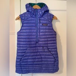 Women’s Patagonia hooded, goose down vest.